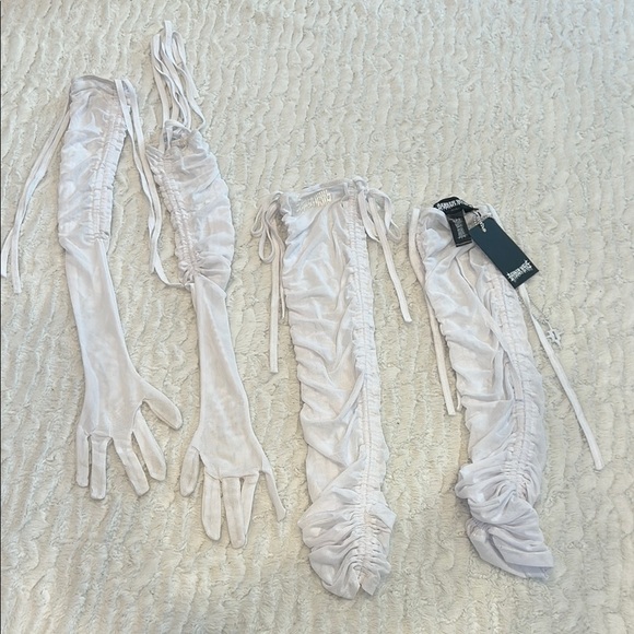 Dolls Kill Darker WAVS Mesh White Ruched Gloves & leg sleeve w/chain - Picture 1 of 12